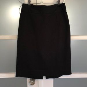 Banana Republic black pencil skirt. Size 4.
